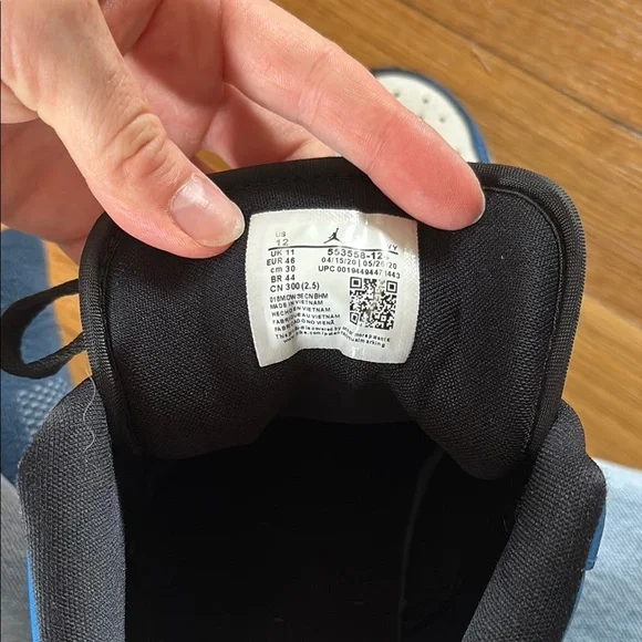 Nike Blue and White Sneakers Classic Design - Picture 4 of 5